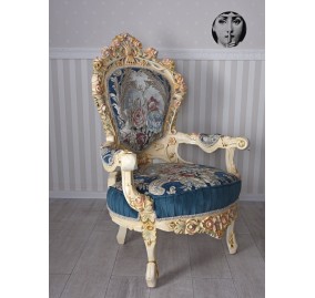 BUCKINGHAM PALACE QUEEN MOTHER CHAIR